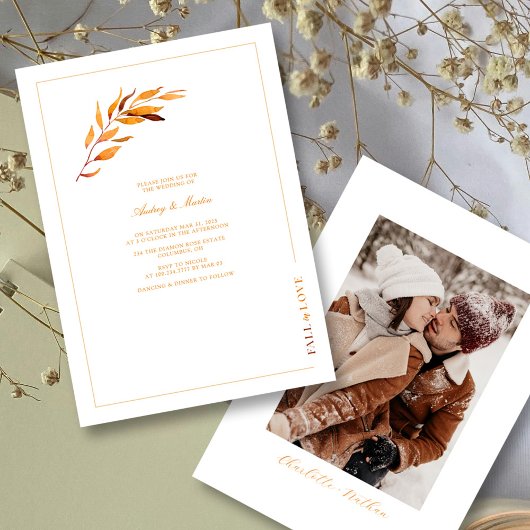 Herfst in liefde met herfstmoderne minimalistische kaart