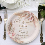 Herfst in liefde pampas grass boho baby shower papieren bordje<br><div class="desc">Herfst in liefde pampas gras boho gedroogde bloemen herfst herfst baby shower gepersonaliseerde papieren borden. Roze boho rozen,  pampasgras,  gedroogde bladeren,  waterverf bloemig</div>