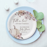 Herfst in liefde pastel boho pompoen baby shower papieren bordje<br><div class="desc">Herfst in liefde herfst baby shower monogrammed gepersonaliseerd gedrukt papier borden sjabloon,  pastel gedempt bruin waterverf boho gebladerte met dahlia's en borden modern lettertype baby shower tafel decor gepersonaliseerd servies</div>