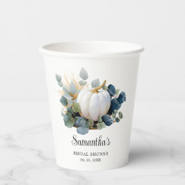 Herfst in liefde witte pompoenen en groen papieren bekers