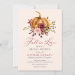 Herfst in Love Bridal Shower-uitnodiging Kaart<br><div class="desc">Najaarsbruidsdoucheuitnodiging met waterverf pompoen- en bloemillustraties in herfsttinten van bordeaux,  sinaasappel,  rood en groen. "Herfst in liefde" in een elegant kalligrafisch script. Verschillende achtergrondkleuropties beschikbaar.</div>