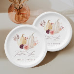 Herfst in Love Pumpkin Autumn Wedding Papieren Bordje<br><div class="desc">Dit bord van het huwelijkspapier is voorzien van waterverf witte en gele pompoenen versierd met bordeaux,  kastanjebruin en blush roze bloemetjes over herfstbladeren. Voor meer geavanceerde aanpassing van dit ontwerp,  klikt u op de BLUE DESIGN TOOL BUTTON. Overeenkomende objecten zijn ook beschikbaar.</div>