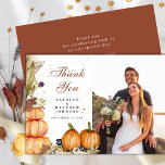 Herfst in Love Pumpkin Botanical Autumn Foto Bedankkaart<br><div class="desc">Herfst in Love Pumpkin Botanical Autumn Foto bedankt je kaart. Ik wil je bedanken voor je vrienden en familie die je bruiloft speciaal hebben gemaakt met deze mooie trouwfoto. Dank je wel. Alle teksten zijn vooraf geregeld zodat u zich gemakkelijk en snel kunt personaliseren met uw eigen woorden.</div>