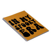 Herfst  In Mijn Spooky Era Retro Halloween Notitieboek (Rechterzijde)