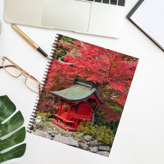 Herfst Japanse tuin en rode schrijn Notitieboek