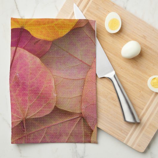 Herfst kleur op neergevallen bospijlstaaf theedoek (Quarter Fold)