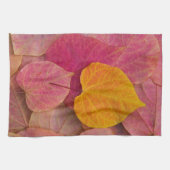 Herfst kleur op neergevallen bospijlstaaf theedoek (Horizontaal)