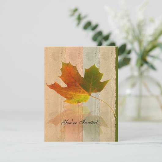 Herfst Maple Leaf over afdruk papier Kaart (Staand voorkant)