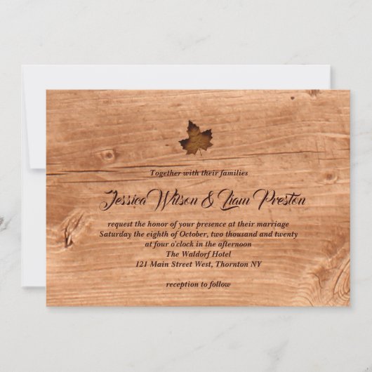 Herfst Maple Leaf Wedding Uitnodiging op eiken (Voorkant)