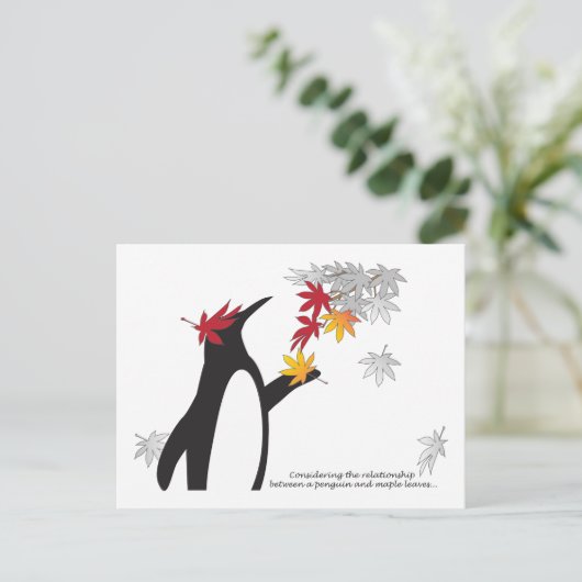 Herfst Maple Leaves en Penguin Funny Herfst Seizoe Briefkaart (Staand voorkant)