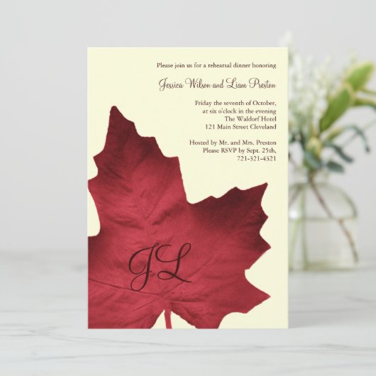 Herfst Monogrammed Rehearsal Dinner Invite (rood) Kaart (Staand voorkant)