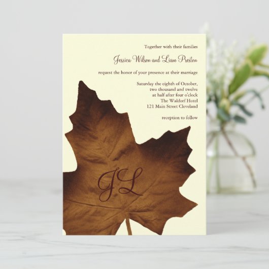 Herfst Monogrammed Wedding Invitation (bruin) Kaart (Staand voorkant)