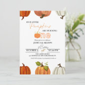 Herfst onze kleine Twin pompoen draaien een verjaa Kaart (Staand voorkant)