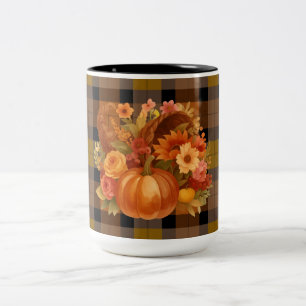 Herfst oogst gespeeld met seizoensgebonden hoorn d tweekleurige koffiemok