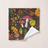 Herfst paddenstoelen, bladeren, noten en bessen op bad handdoek (Wasdoekje)