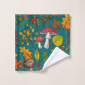 Herfst paddenstoelen, bladeren, noten en bessen op bad handdoek (Wasdoekje)