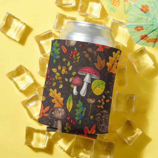 Herfst paddenstoelen, bladeren, noten en bessen op blikjeskoeler (Insitu Zomer)