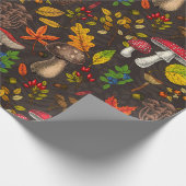 Herfst paddenstoelen, bladeren, noten en bessen op cadeaupapier (Hoek)