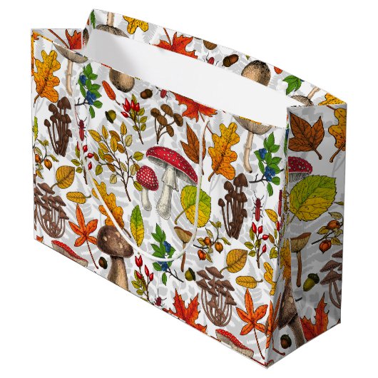 Herfst paddenstoelen, bladeren, noten en bessen op groot cadeauzakje (Achterkant Gekanteld)