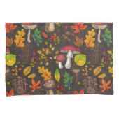 Herfst paddenstoelen, bladeren, noten en bessen op kussensloop (Voorkant-Rechts)