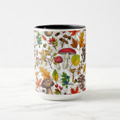 Herfst paddenstoelen, bladeren, noten en bessen op mok (Midden)