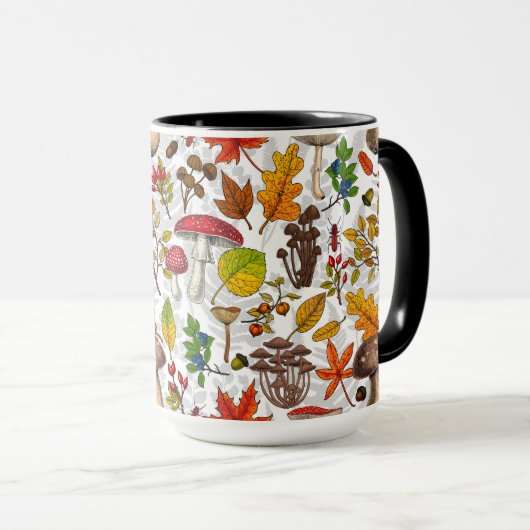 Herfst paddenstoelen, bladeren, noten en bessen op mok (Voorkant rechts)