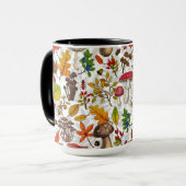 Herfst paddenstoelen, bladeren, noten en bessen op mok (Voorkant links)