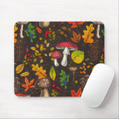 Herfst paddenstoelen, bladeren, noten en bessen op muismat (Met muis)