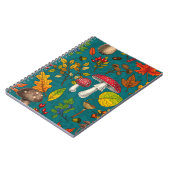 Herfst paddenstoelen, bladeren, noten en bessen op notitieboek (Linkerzijde)