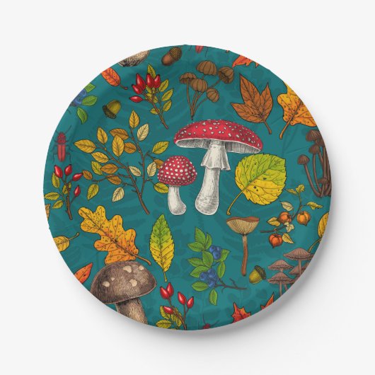 Herfst paddenstoelen, bladeren, noten en bessen op papieren bordje (Voorkant)