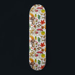 Herfst paddenstoelen, bladeren, noten en bessen op persoonlijk skateboard<br><div class="desc">Hаnd geschilderd vectorpatroon met diverse herfstpaddenstoelen,  gevallen bladeren,  eikels,  bessen en insecten</div>