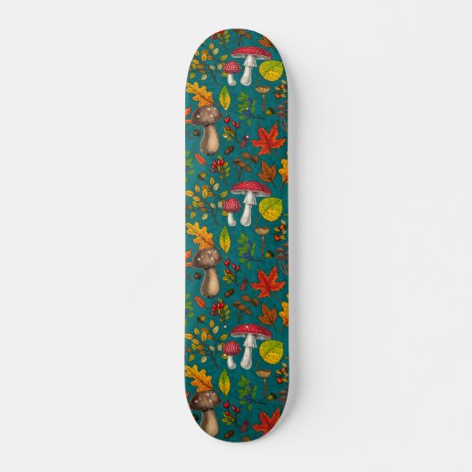 Herfst paddenstoelen, bladeren, noten en bessen op persoonlijk skateboard (Voorkant)