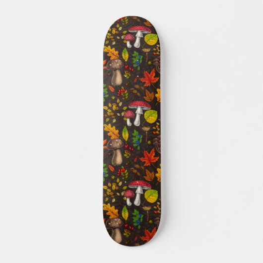 Herfst paddenstoelen, bladeren, noten en bessen op persoonlijk skateboard (Voorkant)