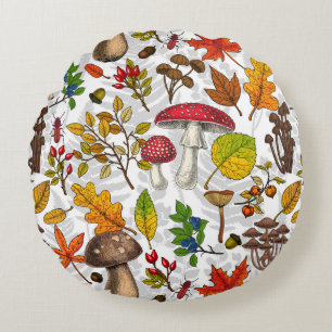 Herfst paddenstoelen, bladeren, noten en bessen op rond kussen