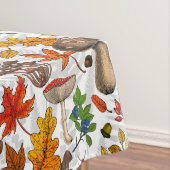 Herfst paddenstoelen, bladeren, noten en bessen op tafelkleed (Voorbeeld)