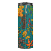 Herfst paddenstoelen, bladeren, noten en bessen op thermosbeker (Achterkant)