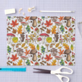 Herfst paddenstoelen, bladeren, noten en bessen op tissuepapier (Craft)