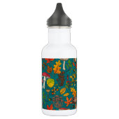 Herfst paddenstoelen, bladeren, noten en bessen op waterfles (Links)