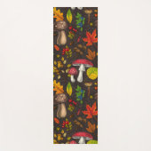 Herfst paddenstoelen, bladeren, noten en bessen op yogamat (Voorkant)