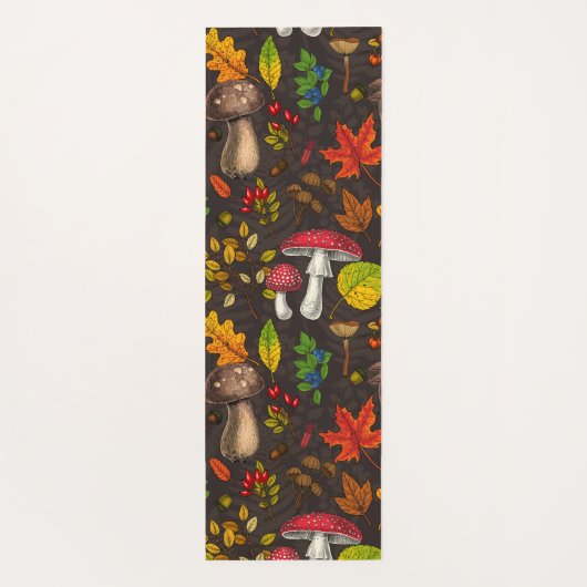 Herfst paddenstoelen, bladeren, noten en bessen op yogamat (Achterkant)