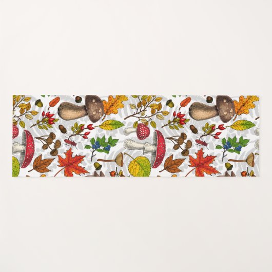 Herfst paddenstoelen, bladeren, noten en bessen op yogamat (Voorkant (horizontaal))