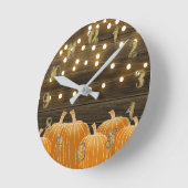 Herfst pomkins & String Lights Rustic Personalized Ronde Klok (Hoek)