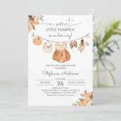 Herfst Pompoen Babykleding Baby shower Uitnodiging (Staand voorkant)