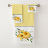 Herfst pompoen, zonnebloemen en groen bad handdoek (Insitu)