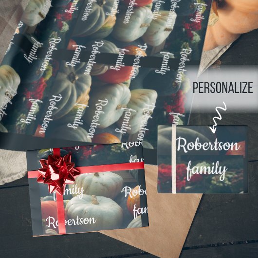 Herfst pompoenen in een rustieke tuin cadeaupapier