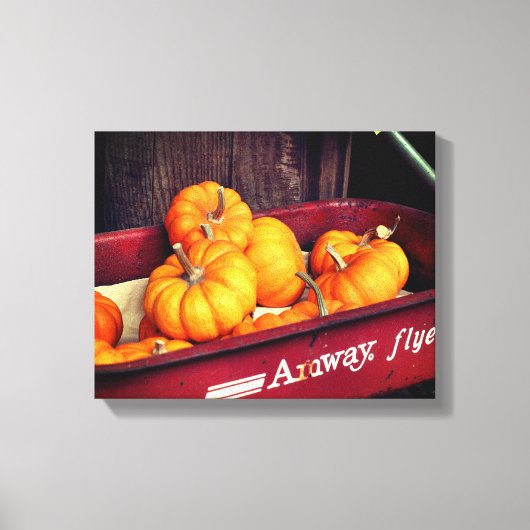 Herfst pompoenen in oude rode wagon canvas afdruk (Voorkant)