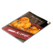 Herfst pompoenen in oude rode wagon notitieboek (Linkerzijde)