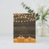 Herfst pompoenen & String Lights Rustic Save the D Aankondigingskaart (Staand voorkant)
