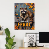Herfst Prowler: Wasbeer op een verweerd hek Poster (Thuiskantoor)