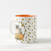 Herfst Pug Dog (fawn) pompoenen luiers Tweekleurige Koffiemok (Voorkant links)